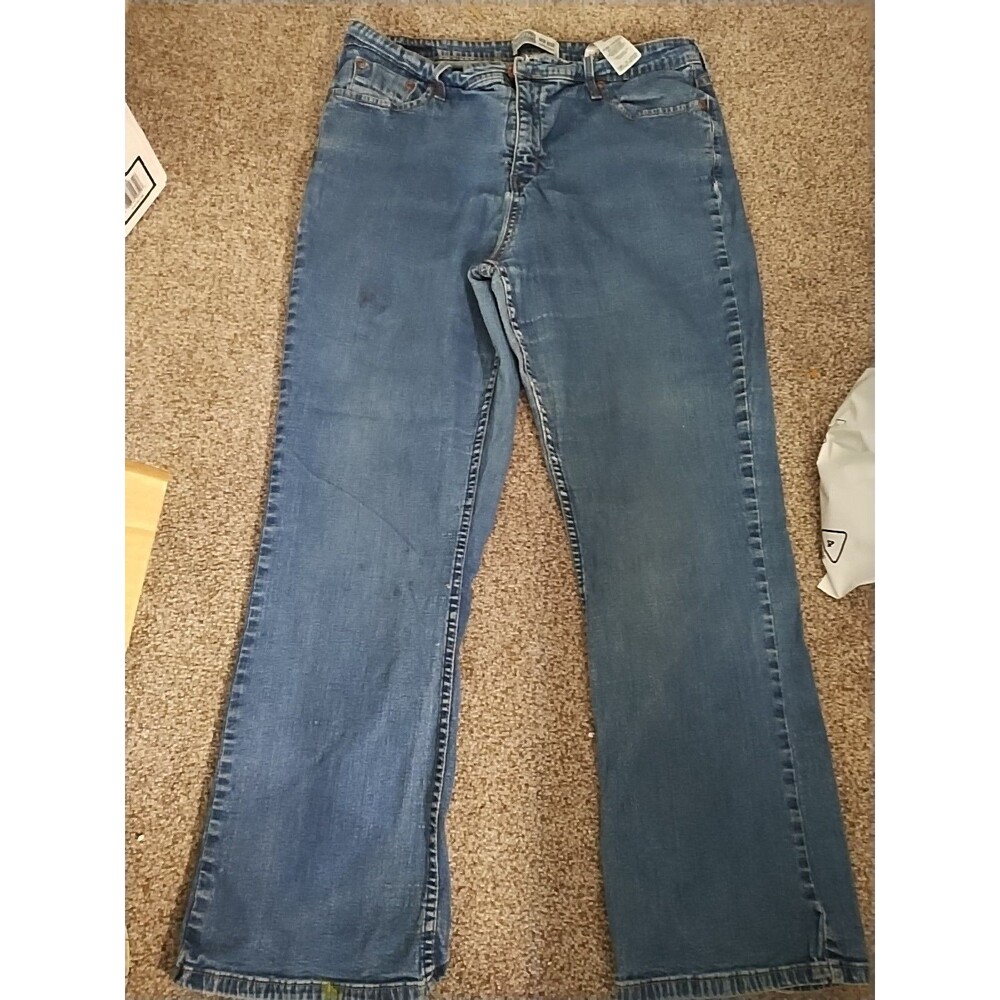Levi's Signature Blue Jeans Short Boot Cut Blue Medium Wash Mid Rise Clearance S